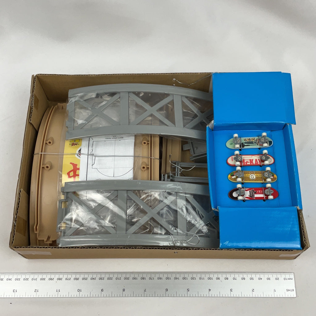Road Champs XS Colin McKay SK8 Park Skate Playset Fingerboards Kids Retro 2000s